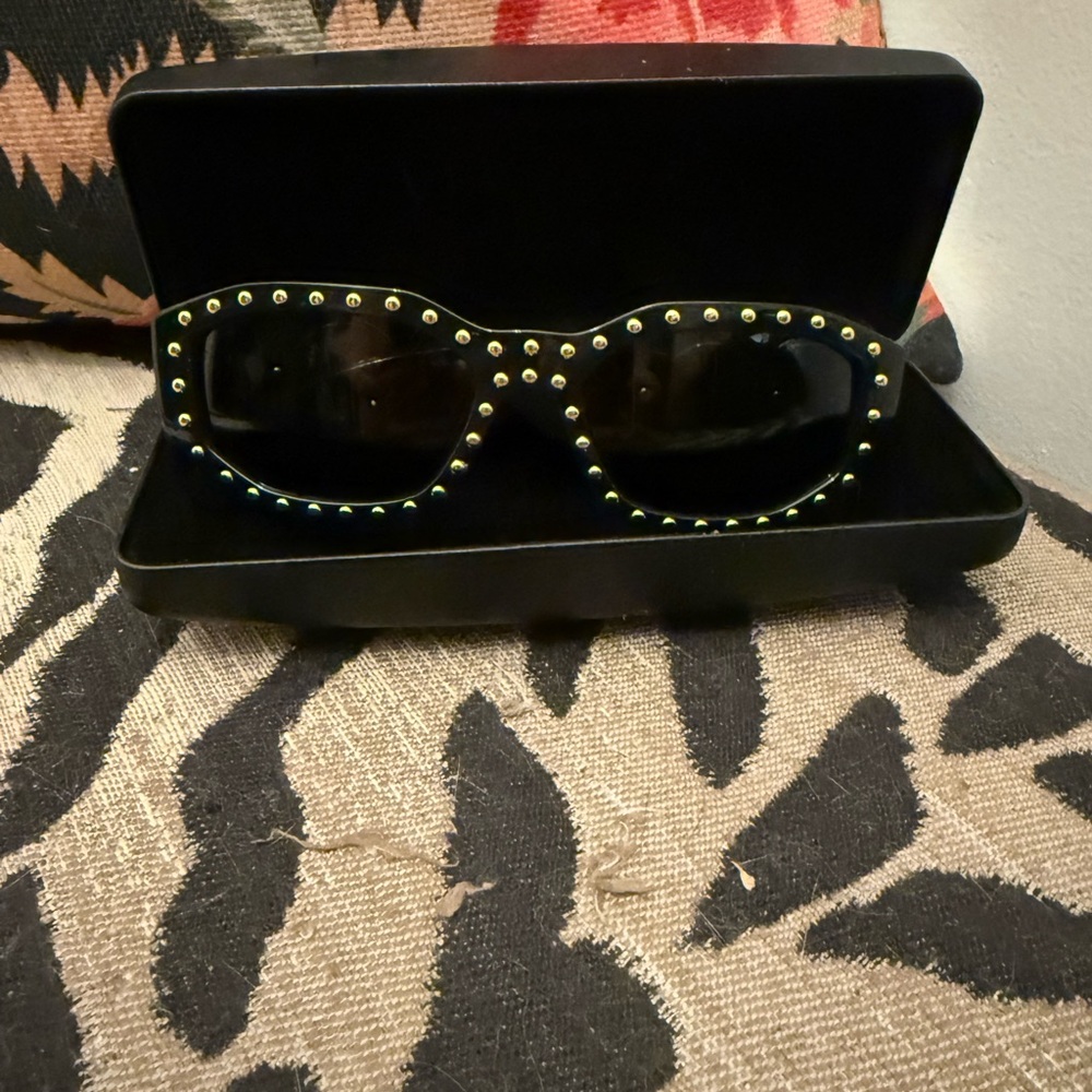 EUC Versace Medusa Biggie Black Sunglasses Retail $380 with Case and Box - Picture 7 of 8